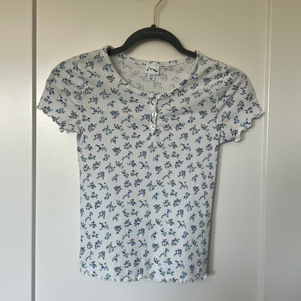 Tight baby tee with floral print
